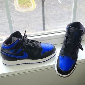 Kids air Jordan's size 7Y black and blue